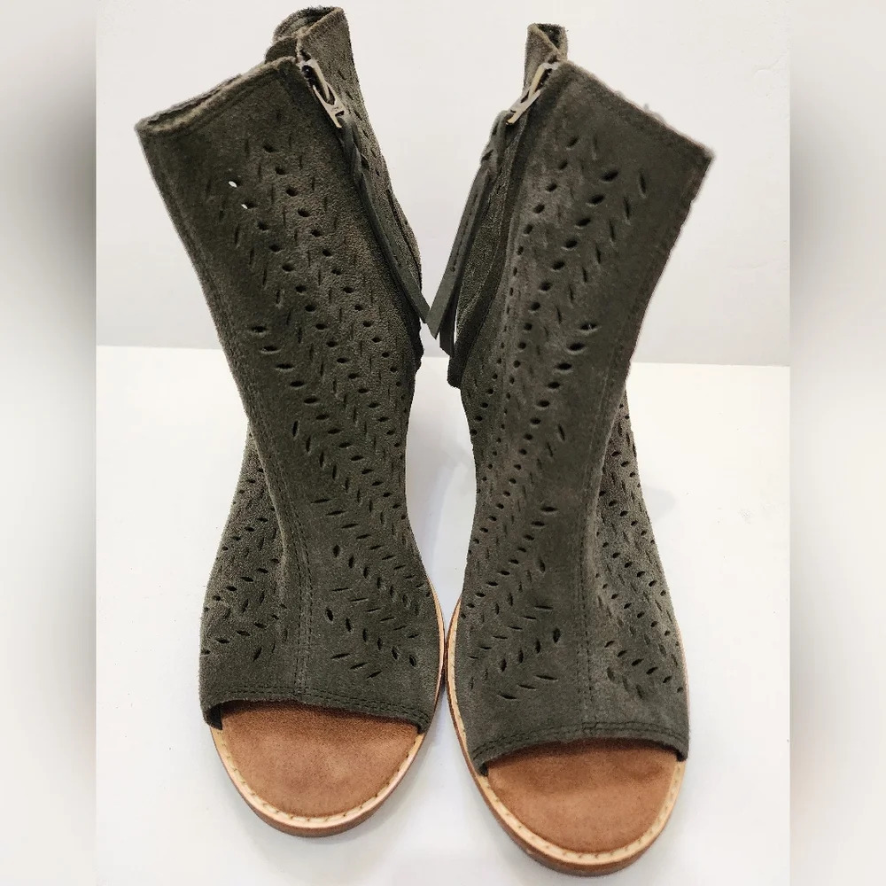 Toms Majorca Peep Toe Booties Olive Green Perforated Size 8.5 - Picture 2 of 11